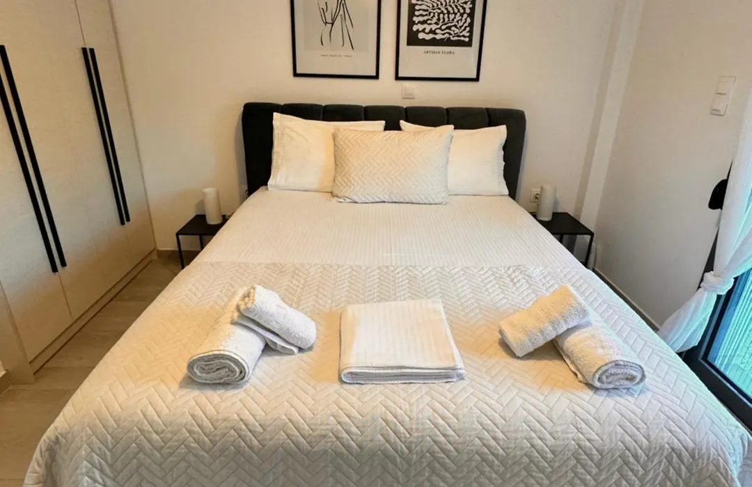 Tiffany'S Apartments -2' Walk From Metro-1